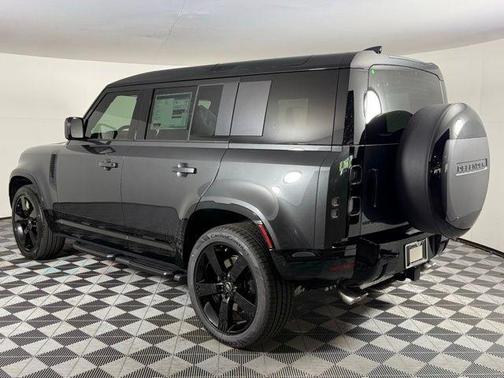2025 Land Rover Defender 110 V8