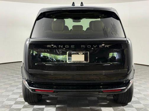 2025 Land Rover Range Rover P400 SE 7 Seat