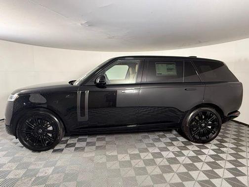 2025 Land Rover Range Rover P400 SE 7 Seat