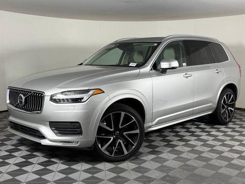 2022 Volvo XC90 T6 Momentum