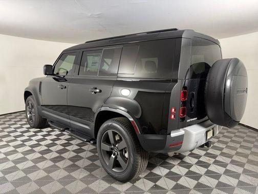 2025 Land Rover Defender 110 P400 S