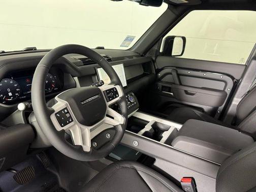 2025 Land Rover Defender 110 P400 S