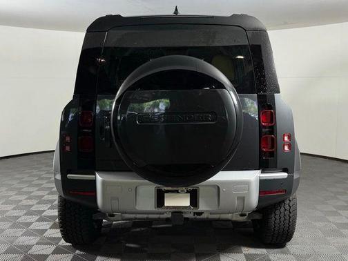 2025 Land Rover Defender 110 P300