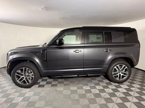 2025 Land Rover Defender 110 P300