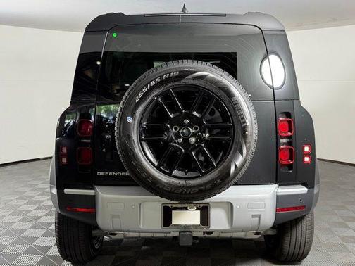 2025 Land Rover Defender 110 P300