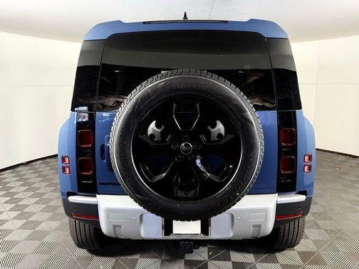 2025 Land Rover Defender 110 P300