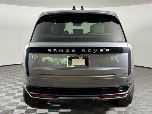 2025 Land Rover Range Rover P400 SE