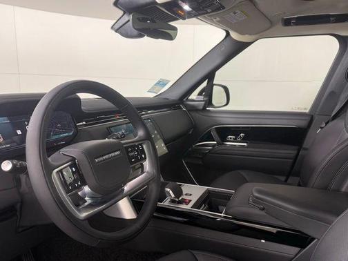 2025 Land Rover Range Rover P530 SE