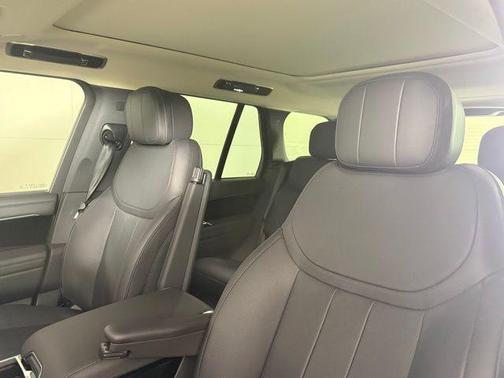 2025 Land Rover Range Rover P530 SE