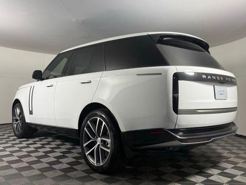 2025 Land Rover Range Rover P530 SE