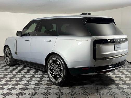 2025 Land Rover Range Rover P530 SE