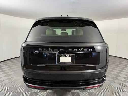 2025 Land Rover Range Rover P400 SE