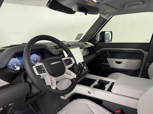 2026 Land Rover Defender 110 V8