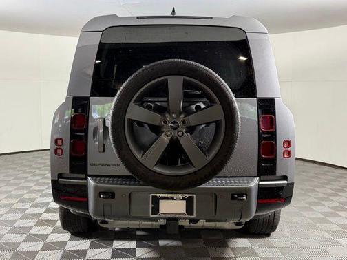 2024 Land Rover Defender 130 P400 Outbound