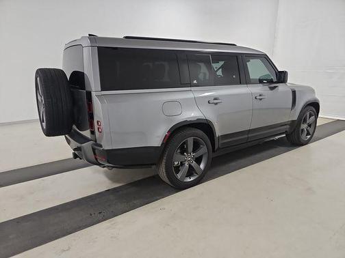 2024 Land Rover Defender 130 P400 Outbound