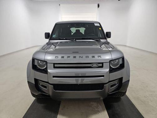 2024 Land Rover Defender 130 P400 Outbound