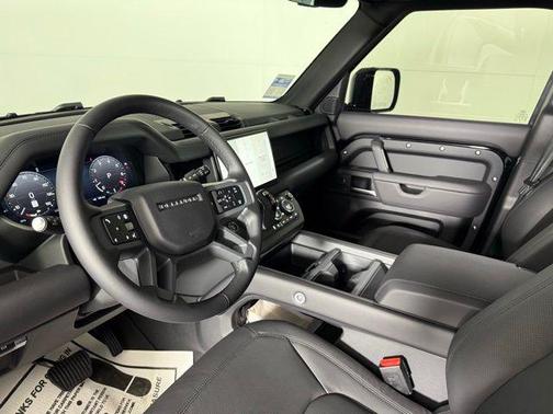 2025 Land Rover Defender 110 P400 X-Dynamic SE