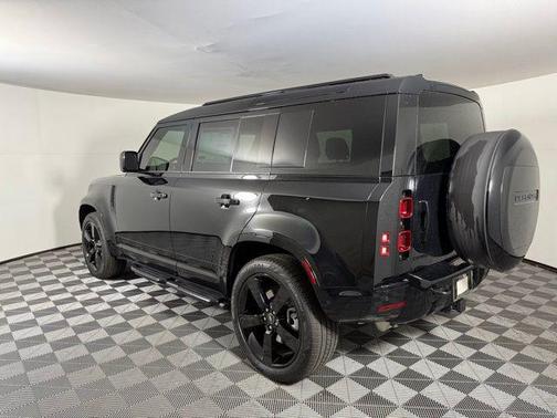 2025 Land Rover Defender 110 P400 X-Dynamic SE