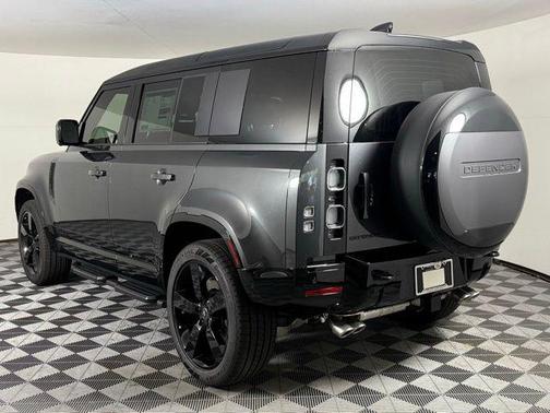 2025 Land Rover Defender 110 V8