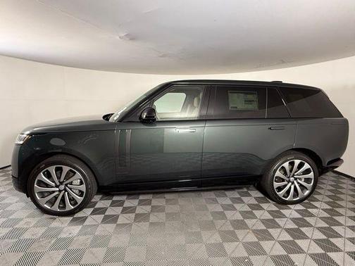 2025 Land Rover Range Rover P530 SE 7 Seat