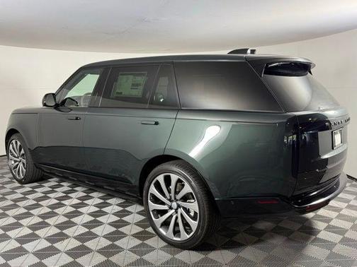 2025 Land Rover Range Rover P530 SE 7 Seat