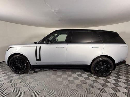 2025 Land Rover Range Rover P530 SE 7 Seat
