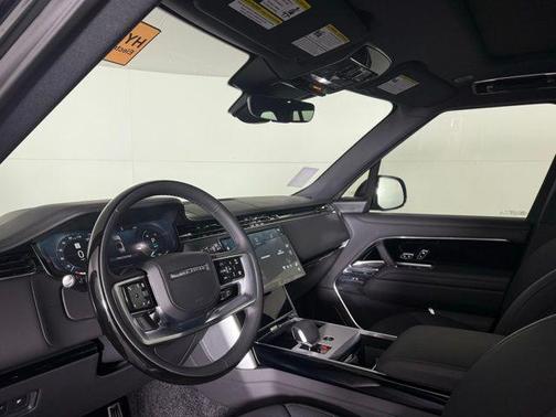 2025 Land Rover Range Rover P550e SE