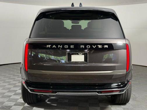 2025 Land Rover Range Rover P400 SE 7 Seat