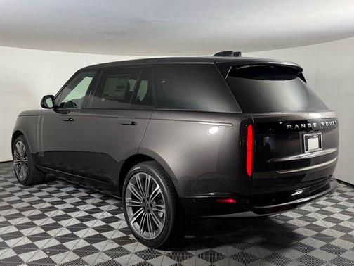 2025 Land Rover Range Rover P400 SE 7 Seat