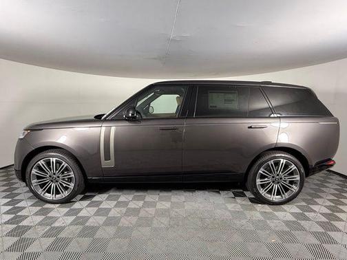2025 Land Rover Range Rover P400 SE 7 Seat