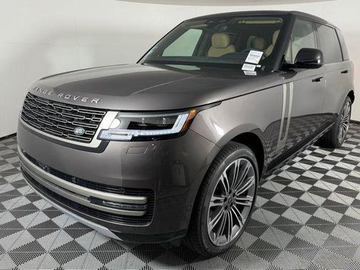 2025 Land Rover Range Rover P400 SE 7 Seat