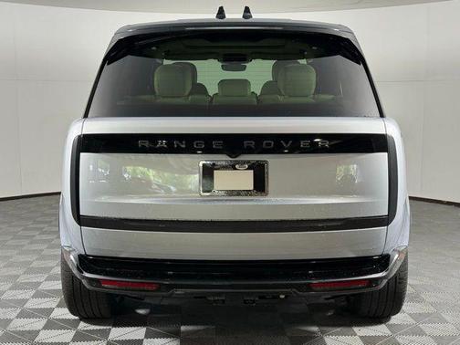 2025 Land Rover Range Rover P400 SE 7 Seat