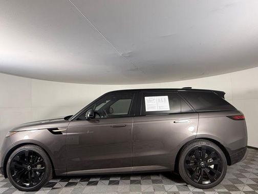 2025 Land Rover Range Rover Sport SE