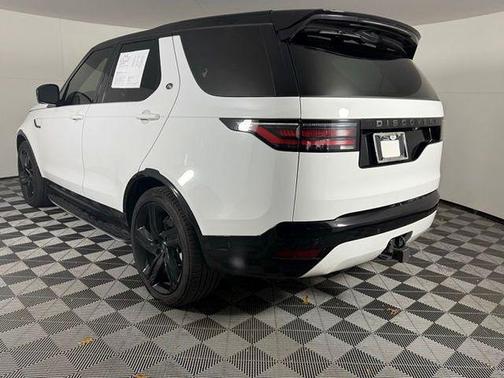 2024 Land Rover Discovery P300 Dynamic SE
