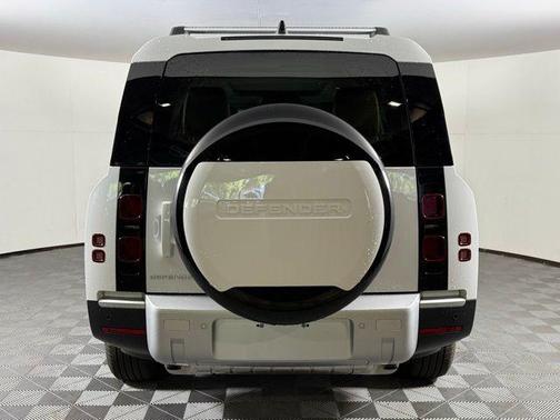 2025 Land Rover Defender 130 P400 S