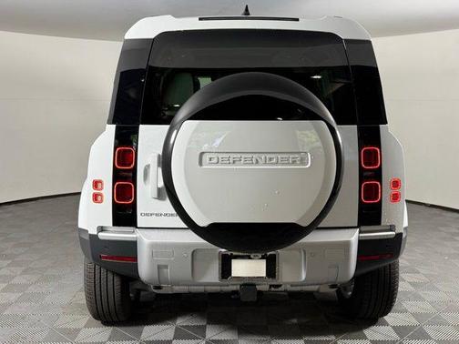 2025 Land Rover Defender 110 P300