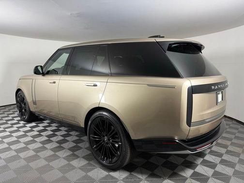 2025 Land Rover Range Rover P400 SE