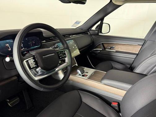 2025 Land Rover Range Rover P400 SE