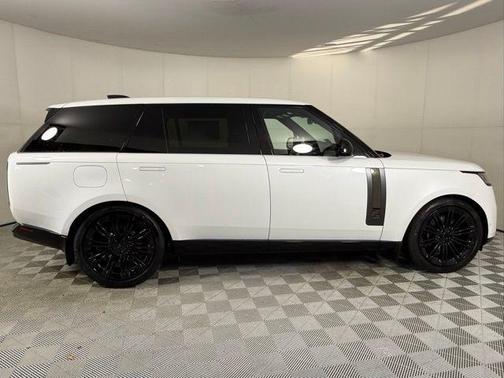 2025 Land Rover Range Rover P615 SV