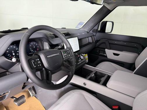 2025 Land Rover Defender 110 P400 X
