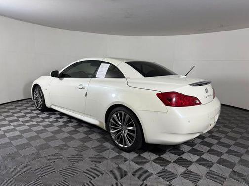 2015 INFINITI Q60 S