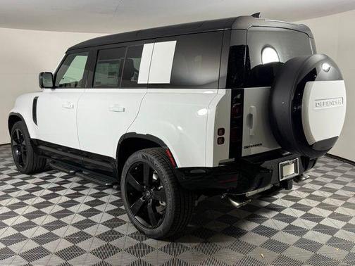 2025 Land Rover Defender 110 P500 X-Dynamic SE