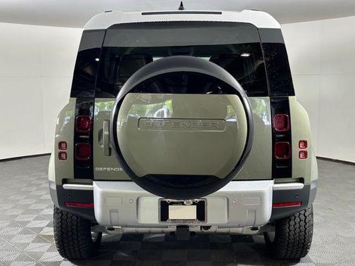 2025 Land Rover Defender 110 P300