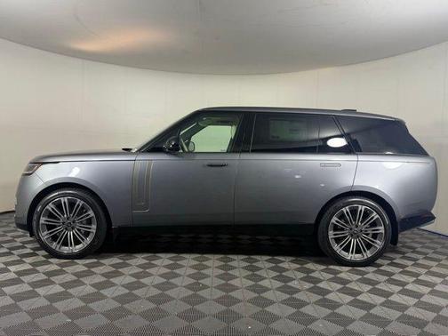 2025 Land Rover Range Rover P400 SE 7 Seat