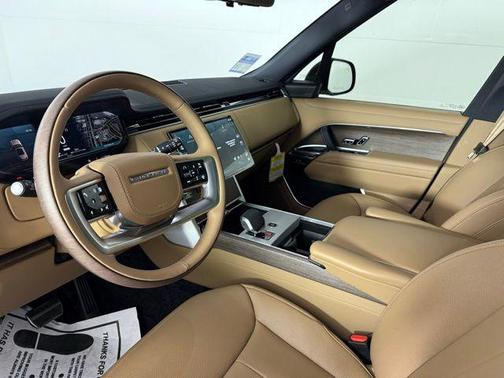 2025 Land Rover Range Rover P550e SE