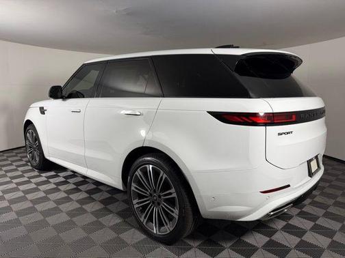 2025 Land Rover Range Rover Sport SE