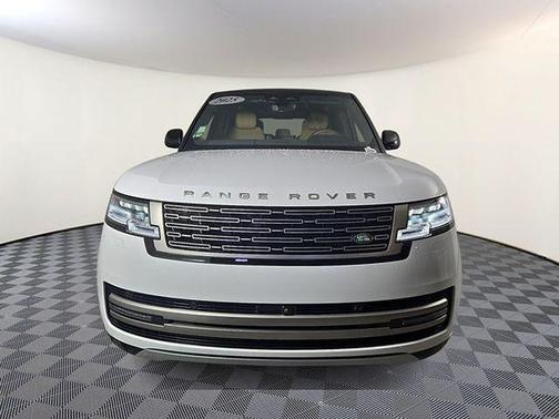 2025 Land Rover Range Rover P530 SE