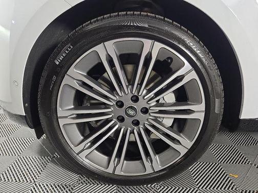 2025 Land Rover Range Rover P530 SE