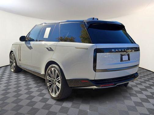 2025 Land Rover Range Rover P530 SE