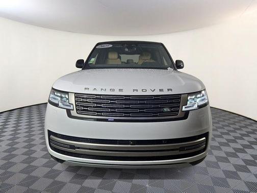 2025 Land Rover Range Rover P530 SE